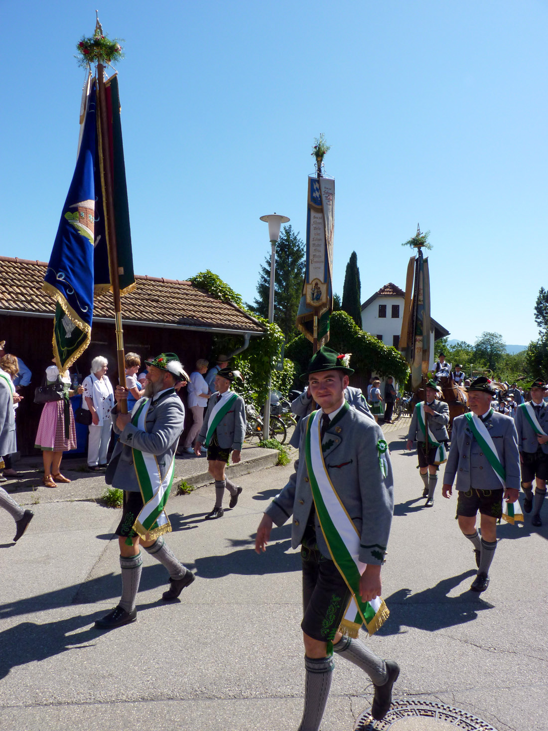 Drei Fahnen des GTEV D'SChneebergler