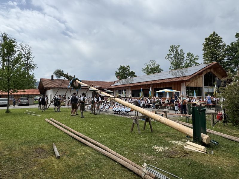Maibaumaufstellen